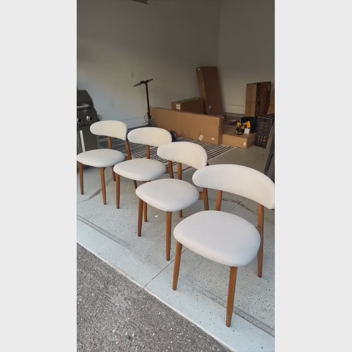 Load video: COLAMY NOYA Mid-Century Modern Dining Chair